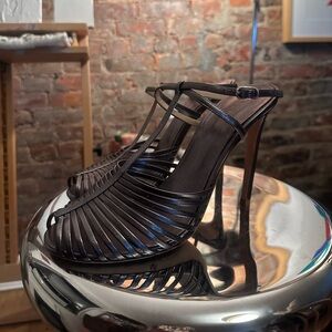 Giambattista Valli Nappa Laminate Metallic Strappy Peeptoe Heels 39 US size 8.5